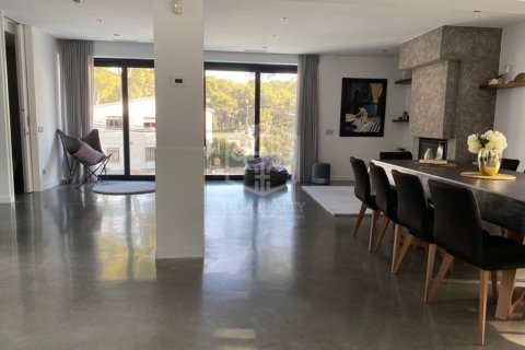 Villa de 5 dormitorios en venta en Castelldefels, Barcelona, Cataluña, Spain № 928 - foto 3