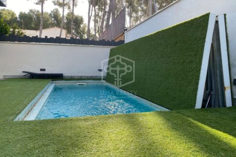 Villa de 5 dormitorios en venta en Castelldefels, Barcelona, Cataluña, Spain № 928 - foto 22