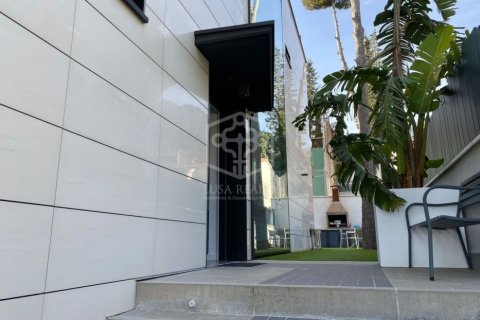 Villa de 5 dormitorios en venta en Castelldefels, Barcelona, Cataluña, Spain № 928 - foto 2