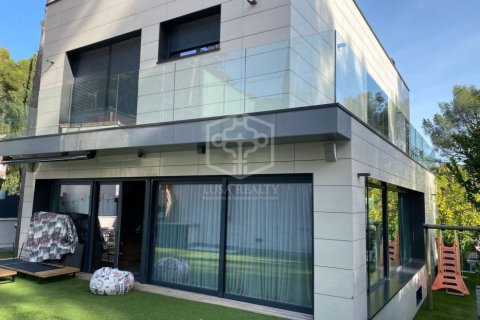 Villa de 5 dormitorios en venta en Castelldefels, Barcelona, Cataluña, Spain № 928