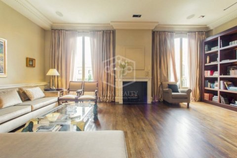 Apartamento de 3 dormitorios en venta en Barcelona, Cataluña, Spain № 933 - foto 3