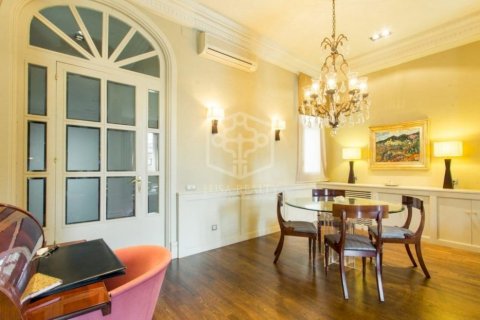 Apartamento de 3 dormitorios en venta en Barcelona, Cataluña, Spain № 933 - foto 7