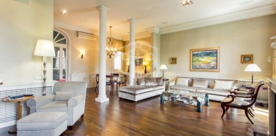 Apartamento de 3 dormitorios en venta en Barcelona, Cataluña, Spain № 933