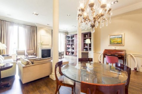 Apartamento de 3 dormitorios en venta en Barcelona, Cataluña, Spain № 933 - foto 8
