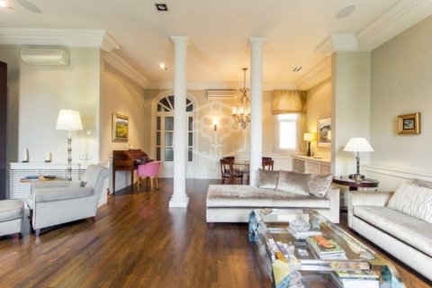 Apartamento de 3 dormitorios en venta en Barcelona, Cataluña, Spain № 933 - foto 4