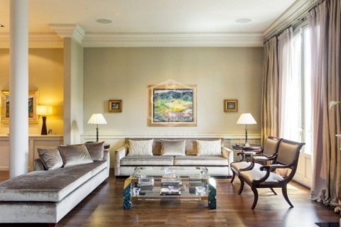 Apartamento de 3 dormitorios en venta en Barcelona, Cataluña, Spain № 933 - foto 5