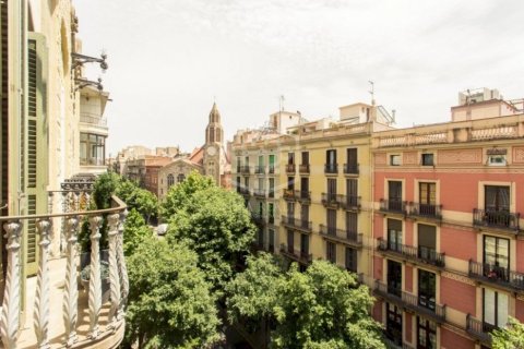 Apartamento de 3 dormitorios en venta en Barcelona, Cataluña, Spain № 933 - foto 9