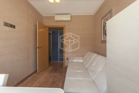 Apartamento de 5 dormitorios en venta en Barcelona, Cataluña, Spain № 929 - foto 16