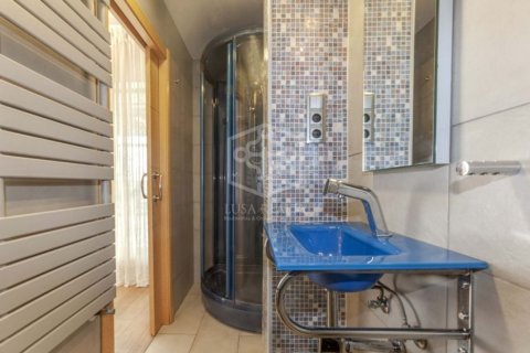 Apartamento de 5 dormitorios en venta en Barcelona, Cataluña, Spain № 929 - foto 24