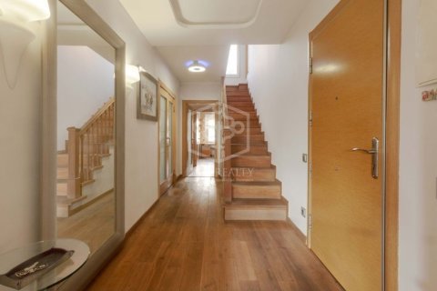Apartamento de 5 dormitorios en venta en Barcelona, Cataluña, Spain № 929 - foto 9