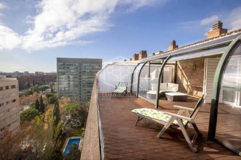 Apartamento de 5 dormitorios en venta en Barcelona, Cataluña, Spain № 929 - foto 30