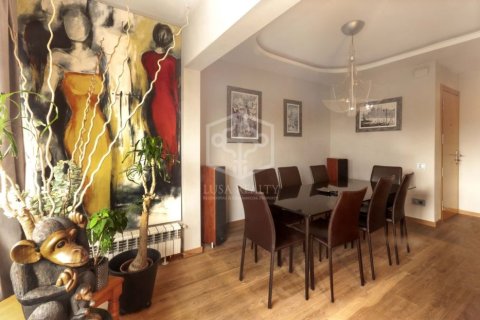 Apartamento de 5 dormitorios en venta en Barcelona, Cataluña, Spain № 929 - foto 4