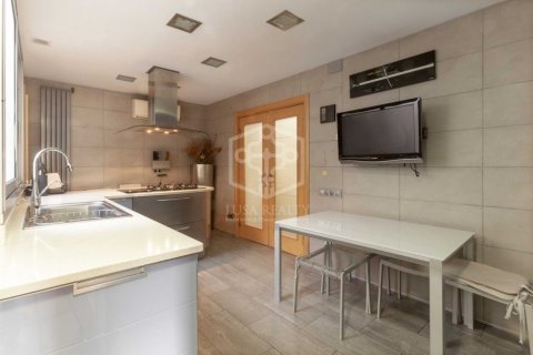 Apartamento de 5 dormitorios en venta en Barcelona, Cataluña, Spain № 929 - foto 6