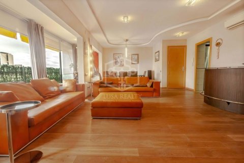 Apartamento de 5 dormitorios en venta en Barcelona, Cataluña, Spain № 929 - foto 2