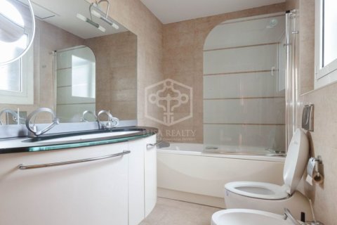 Apartamento de 5 dormitorios en venta en Barcelona, Cataluña, Spain № 929 - foto 14