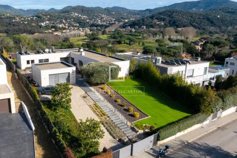 Villa de 4 dormitorios en venta en Vallromanes, Barcelona, Cataluña, Spain № 3895
