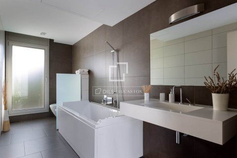 Villa de 4 dormitorios en venta en Vallromanes, Barcelona, Cataluña, Spain № 3895 - foto 12