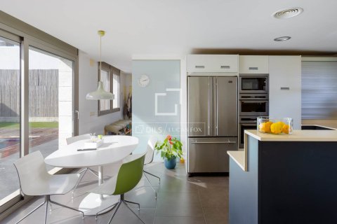 Villa de 4 dormitorios en venta en Vallromanes, Barcelona, Cataluña, Spain № 3895 - foto 7