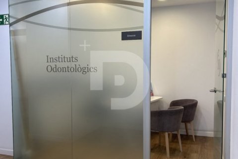 Propiedad comercial de 418 m² en venta en Barcelona, Cataluña, Spain № 5190 - foto 11