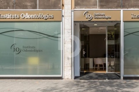Propiedad comercial de 418 m² en venta en Barcelona, Cataluña, Spain № 5190