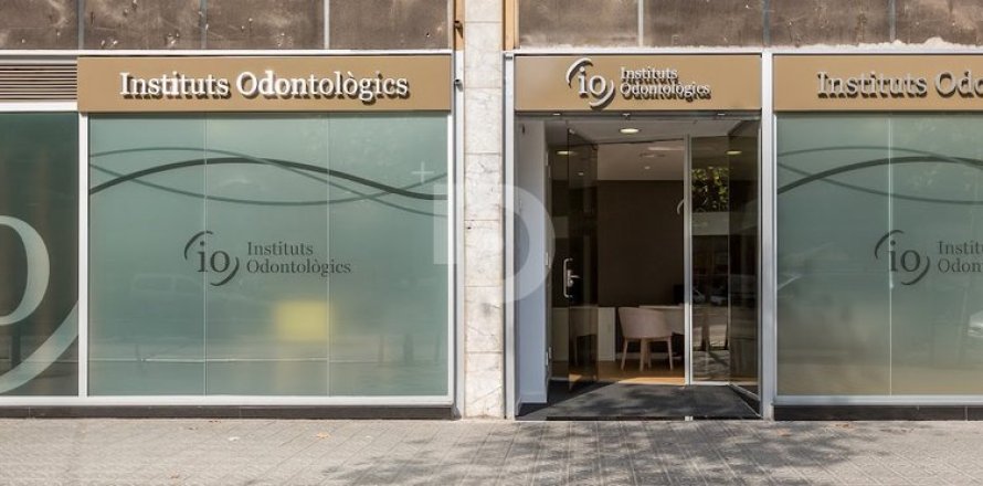 Propiedad comercial de 418 m² en venta en Barcelona, Cataluña, Spain № 5190