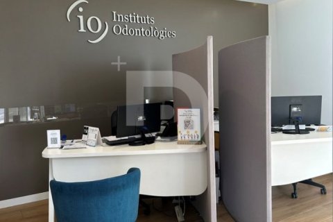 Propiedad comercial de 418 m² en venta en Barcelona, Cataluña, Spain № 5190 - foto 5