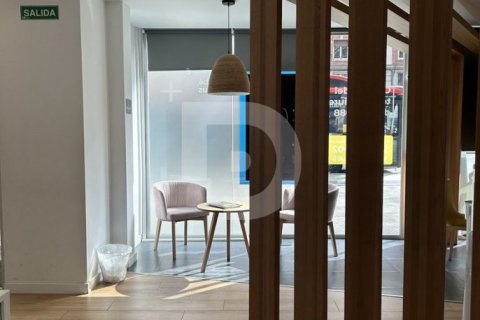 Propiedad comercial de 418 m² en venta en Barcelona, Cataluña, Spain № 5190 - foto 3