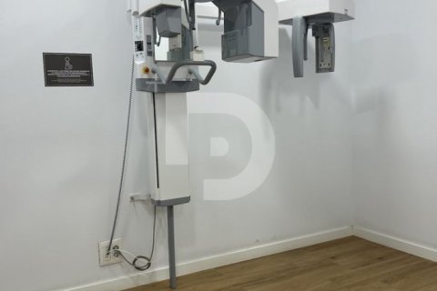 Propiedad comercial de 418 m² en venta en Barcelona, Cataluña, Spain № 5190 - foto 9
