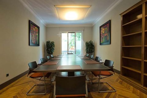Tienda al por menor de 365 m² en venta en Sant Martí, Barcelona, Cataluña, Spain № 5189 - foto 2