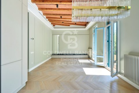 Apartamento de 3 dormitorios en venta en Barcelona, Cataluña, Spain № 5842 - foto 4