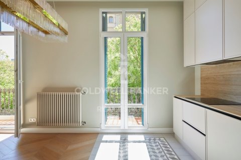 Apartamento de 3 dormitorios en venta en Barcelona, Cataluña, Spain № 5842 - foto 7