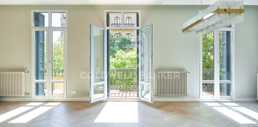 Apartamento de 3 dormitorios en venta en Barcelona, Cataluña, Spain № 5842