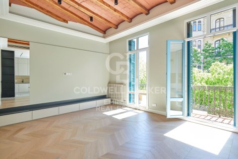 Apartamento de 3 dormitorios en venta en Barcelona, Cataluña, Spain № 5842 - foto 5