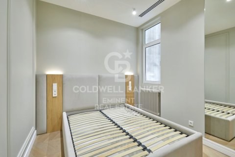 Apartamento de 3 dormitorios en venta en Barcelona, Cataluña, Spain № 5842 - foto 16