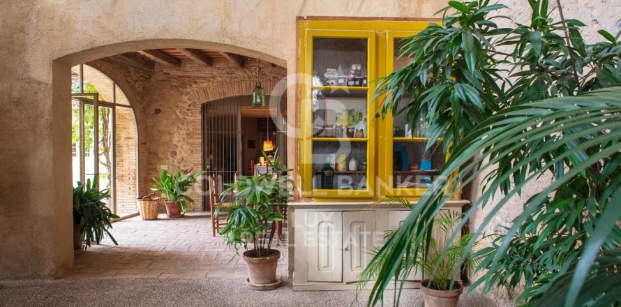 Сasa de 6 dormitorios en venta en Gerona, Cataluña, Spain № 5845