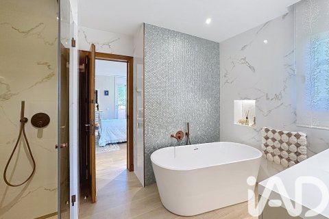 6 bedrooms house for sale in Vilanova i la Geltru, Barcelona, Catalonia, Spain № 7454 - photo 3