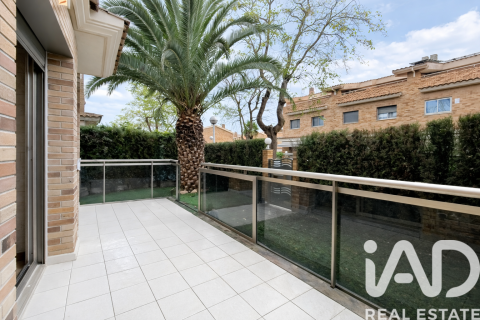 Casa adosada de 4 dormitorios en venta en Salou, Tarragona, Cataluña, Spain № 7460