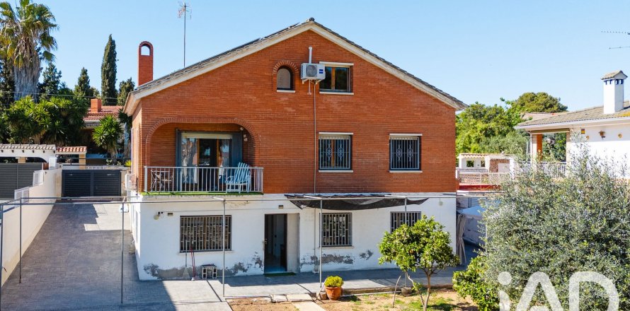 Сasa de 6 dormitorios en venta en El Vendrell, Tarragona, Cataluña, Spain № 8320