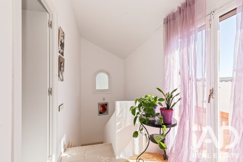 Сasa de 6 dormitorios en venta en El Vendrell, Tarragona, Cataluña, Spain № 8320 - foto 27