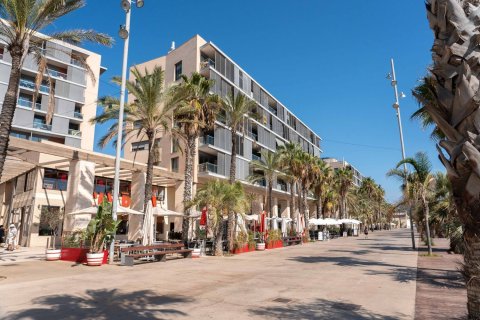 Apartamento de 3 dormitorios en venta en Badalona, Barcelona, Cataluña, Spain № 3604 - foto 29