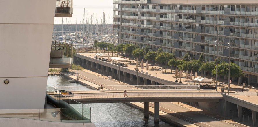 Apartamento de 3 dormitorios en venta en Badalona, Barcelona, Cataluña, Spain № 3604
