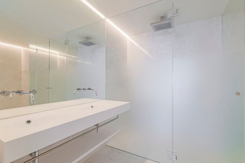 Apartamento de 3 dormitorios en venta en Barcelona, Cataluña, Spain № 3599 - foto 15