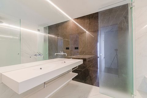 Apartamento de 3 dormitorios en venta en Barcelona, Cataluña, Spain № 3599 - foto 16