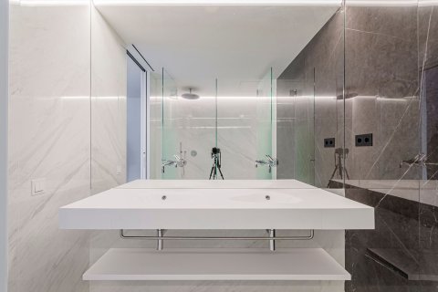 Apartamento de 3 dormitorios en venta en Barcelona, Cataluña, Spain № 3599 - foto 17
