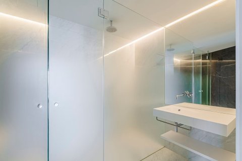 Apartamento de 3 dormitorios en venta en Barcelona, Cataluña, Spain № 3599 - foto 13