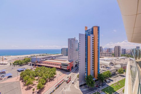 Apartamento de 3 dormitorios en venta en Barcelona, Cataluña, Spain № 3599 - foto 22