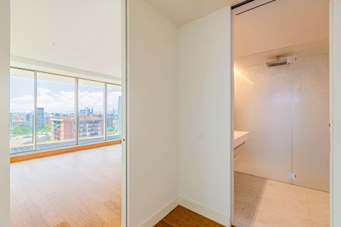 Apartamento de 3 dormitorios en venta en Barcelona, Cataluña, Spain № 3599 - foto 25