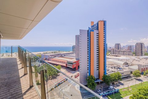 Apartamento de 3 dormitorios en venta en Barcelona, Cataluña, Spain № 3599 - foto 21