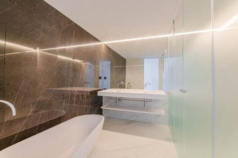 Apartamento de 3 dormitorios en venta en Barcelona, Cataluña, Spain № 3598 - foto 14