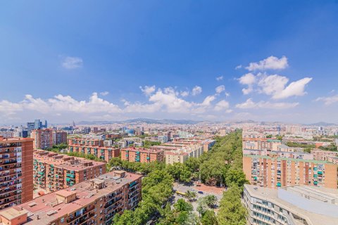 Apartamento de 3 dormitorios en venta en Barcelona, Cataluña, Spain № 3598 - foto 29